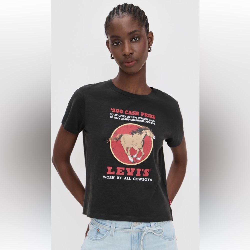 Levi's Black Boxy T-Shirt with Horse Graphic
